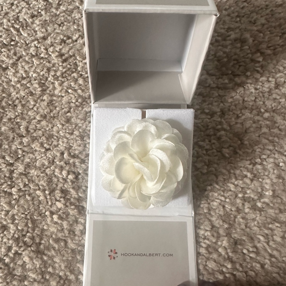 Hook and Albert Lapel Flower - Ivory